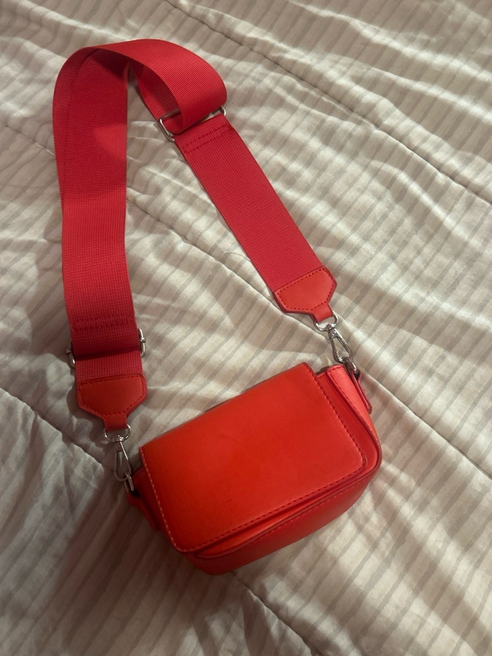 SHEIN Red Crossbody Camera Bag with Wide Strap